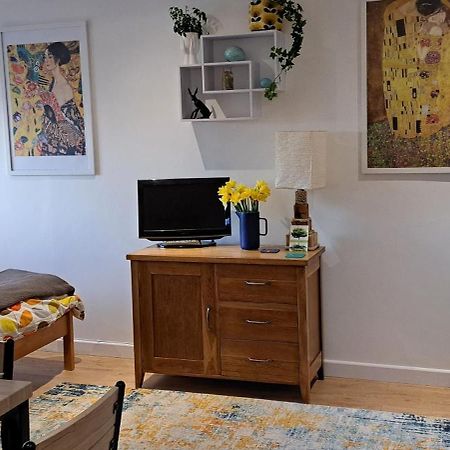 Modern Studio Apartment With Outstanding Views, Sleeps 2 Нюлин Екстериор снимка